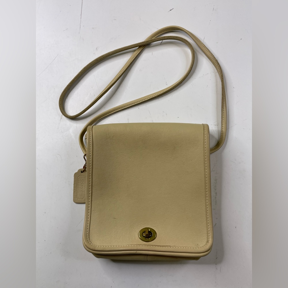 Vintage Coach Light Tan Leather Turnlock Compact Bag Purse